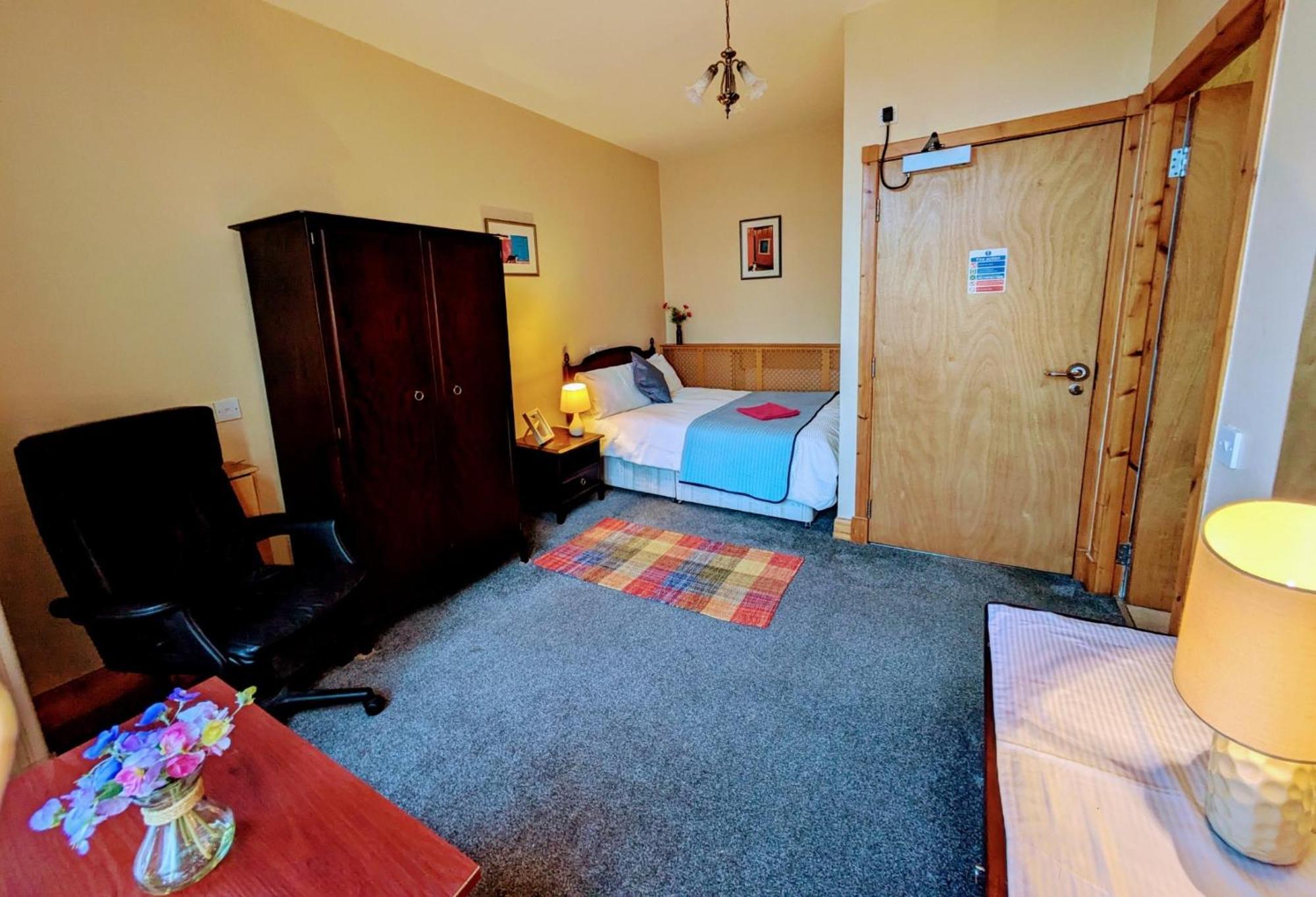 Hollybank - Ensuite Room & Use Of Large Shared Kitchen Дъмфрийс Екстериор снимка